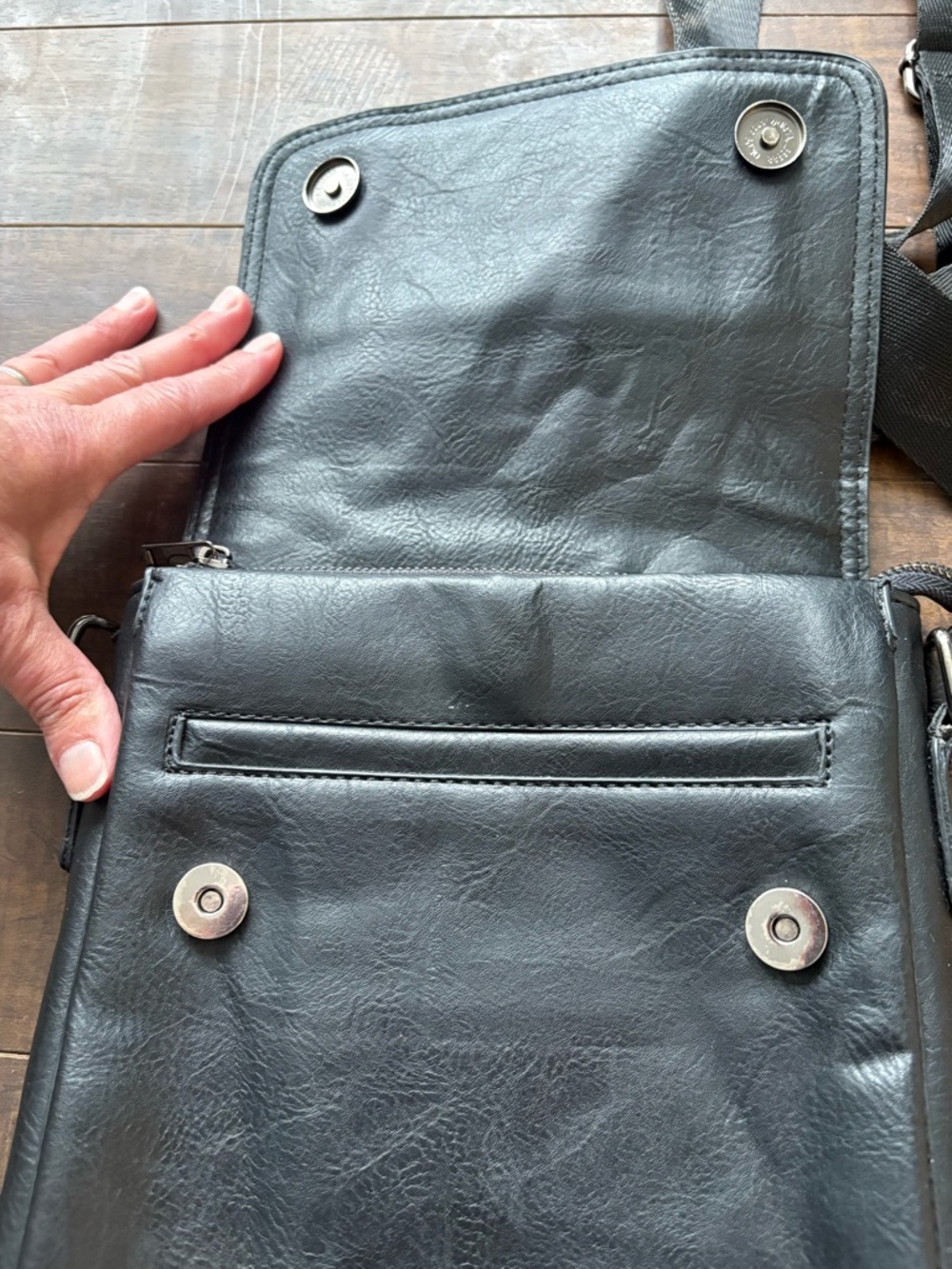 Black Messenger bag - Picture 6 of 10